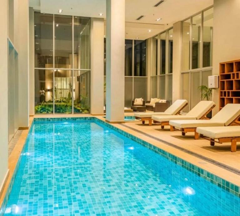 Apto Lujoso, piscina climatizada, jacuzzi, gym Piso 16 - Chambres d'hôtes Asunción