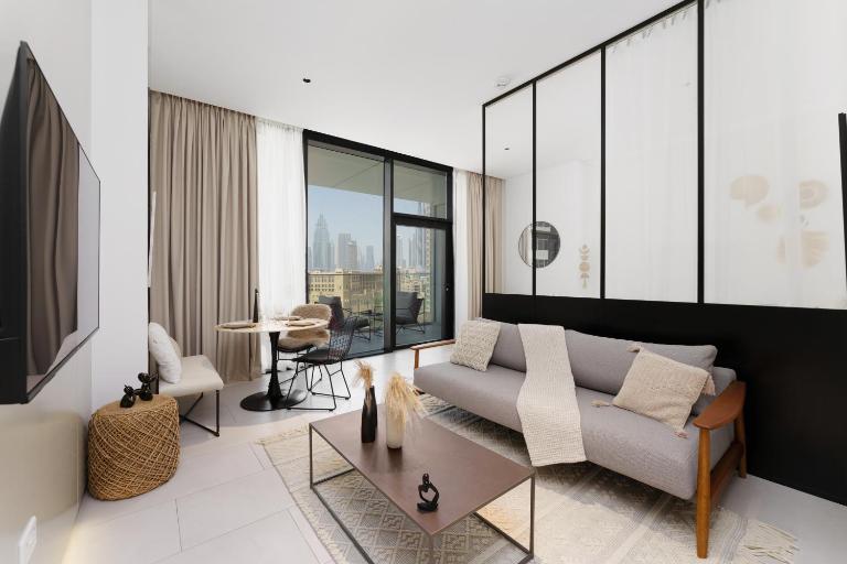 Charming Apartment in Burj Khalifa District - Marquise Square - B&B Dubai