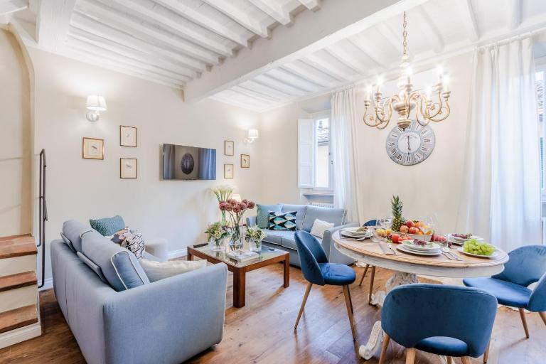 Casa Chiostro, a Central 3 bedrooms Apartment - Chambres d'hôtes Lucques