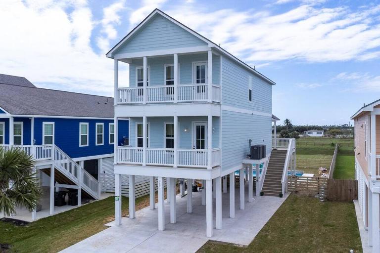 BRAND NEW 2024 4/3.5 w/pool and water views - B&B Galveston
