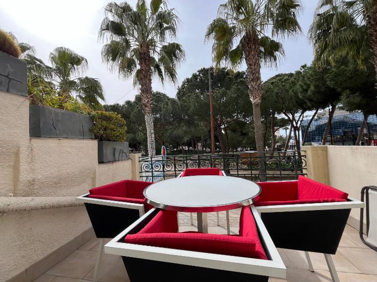 Appartement sur la Pinède à Juan les pins - B&B Antibes