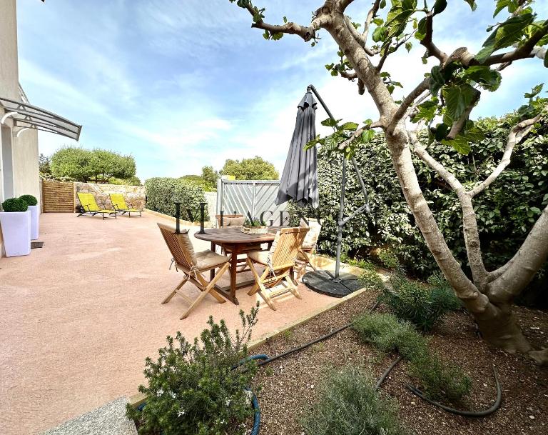 Saint-Antoine - rez-de-villa rénové avec terrasse et entrée privée, parking Calvi - Bed and Breakfast Calvi