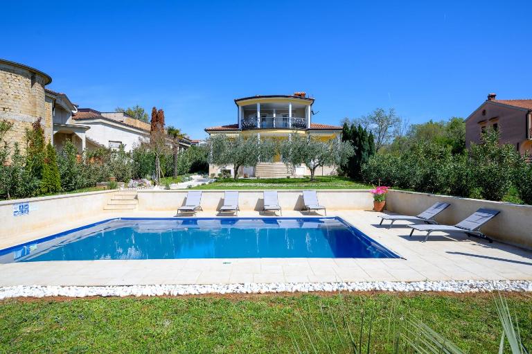 Charming Villa Lavanda with pool - B&B Kukci