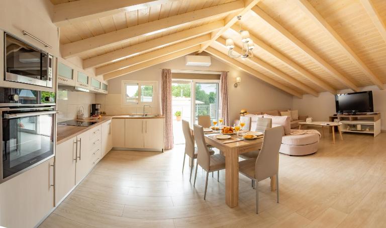Rachi Apartments, Nidri - Ferienwohnung Nidri