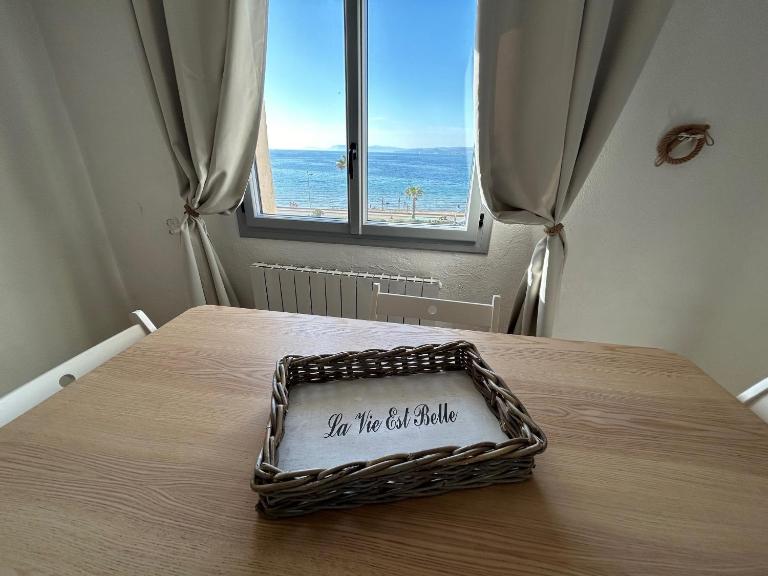 Studio les pieds dans l eau au Brusc 4 personnes - Chambres d'hôtes Six-Fours-les-Plages