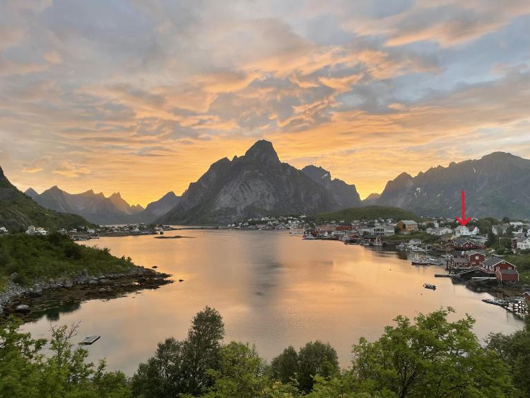 Drenghaugen - house with fabulous sea and mountain view - Ferienwohnung Reine