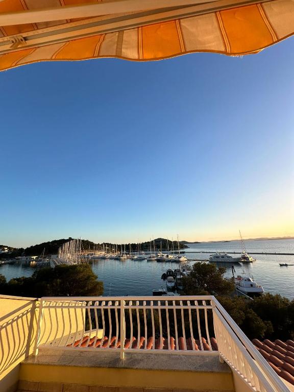 Seabreeze Mustel Apartment in Drage - Adults Only - B&B Drage