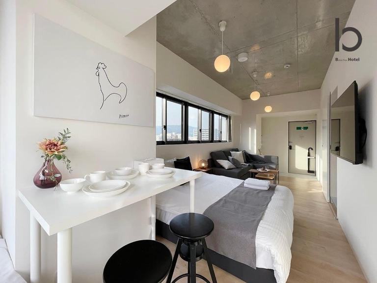 b hotel Nekoyard - Quiet Studio, 5 Min to Peace Park & City Center - B&B Hiroshima