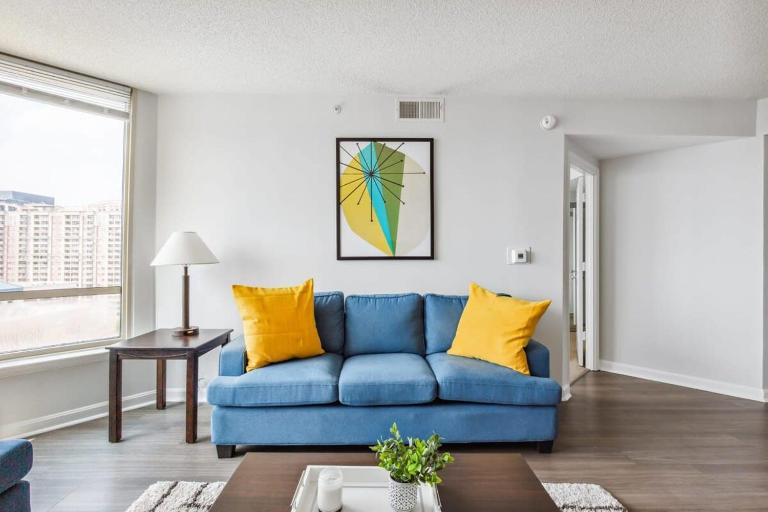 2BR Luxury City Suite With Gym & Pool - Bed and Breakfast Arlington