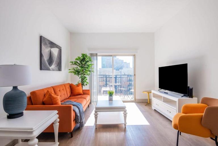3BR Premium Downtown Apartment with Office & Gym - B&B Charlotte