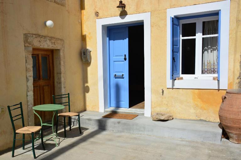 Vori`s blue door country house - Bed and Breakfast Vóroi