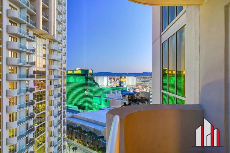 MGM Signature-25-702 1Bedroom 2Bath Balcony Suite - Bed and Breakfast Las Vegas