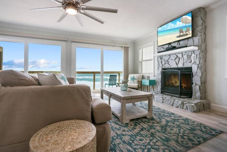 Spectacular Oceanfront! Blissful Balconies + BBQ - Chambres d'hôtes Saint Augustine
