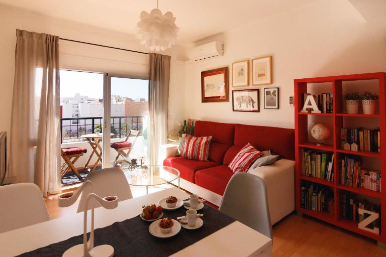 LUMINOSO. COMODO. ACOGEDOR. WIFI. Junto a AVE - B&B Valencia