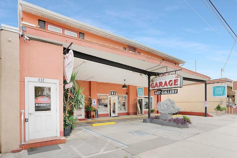 Park It At the Butterfield Garage, Historic Pre-Prohibition Style Apt in the Heart of Downtown - B&B Saint Augustine