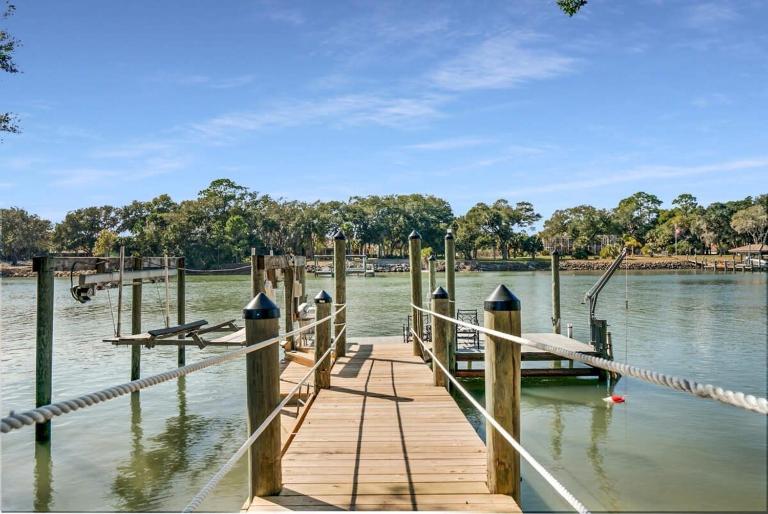 Charming Fishing Cabin Has It All, Full Dock and Summer Kitchen, Access to SUPs, Bikes, Beach Gear - B&B Palm Coast
