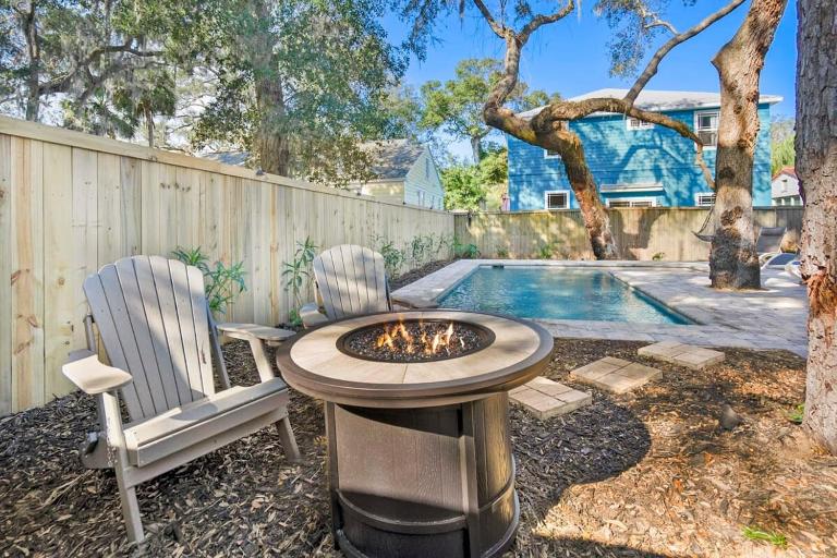 Downtown St Aug Home by Fountain of Youth Pool Spa by Beach Add Golf Cart - Chambres d'hôtes Saint Augustine