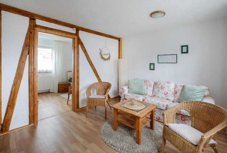 8 Bett Ferienwohnung Spatzennest - Bed and Breakfast Hellenhahn-Schellenberg