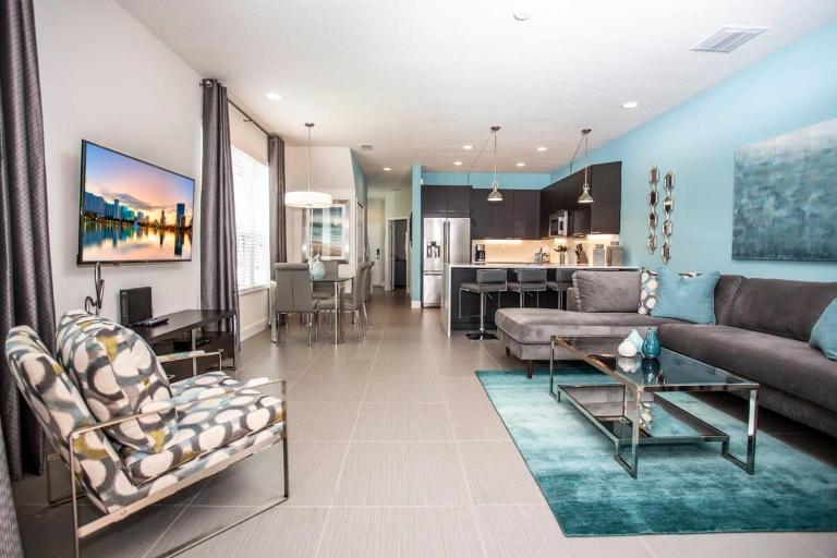 Serene Villa with Private Pool - Bed and Breakfast Orlando