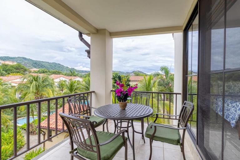 3-Bedroom 2-Bath Condo Overlooking Pool - Bed and Breakfast Coco, Sardinal