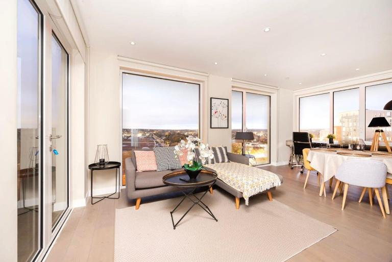 Stunning 2BR Apt Bromley Views Terrace - B&B Bromley