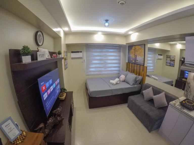 Cozy Chic Condotel Serin East Tagaytay - B&B Tagaytay