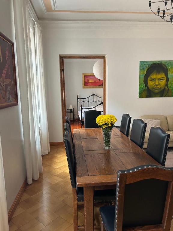 Charming Flat in Design District - Ferienwohnung Helsinki