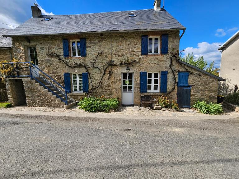 La villa aux volets bleus - Chambres d'hôtes Saint-Étienne-de-Fursac