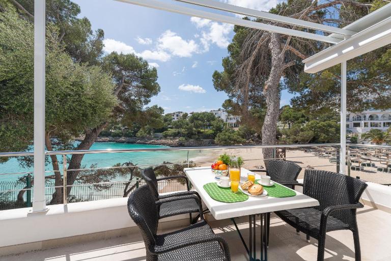 Apartamento en primera linea de la playa en Cala Dor - B&B Cala d'Or