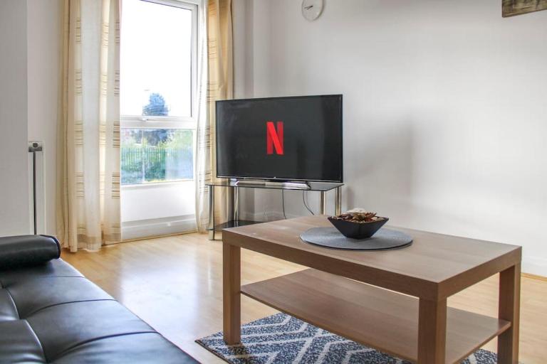 Modern 2-Bed in Watford Centre - Ferienwohnung Watford