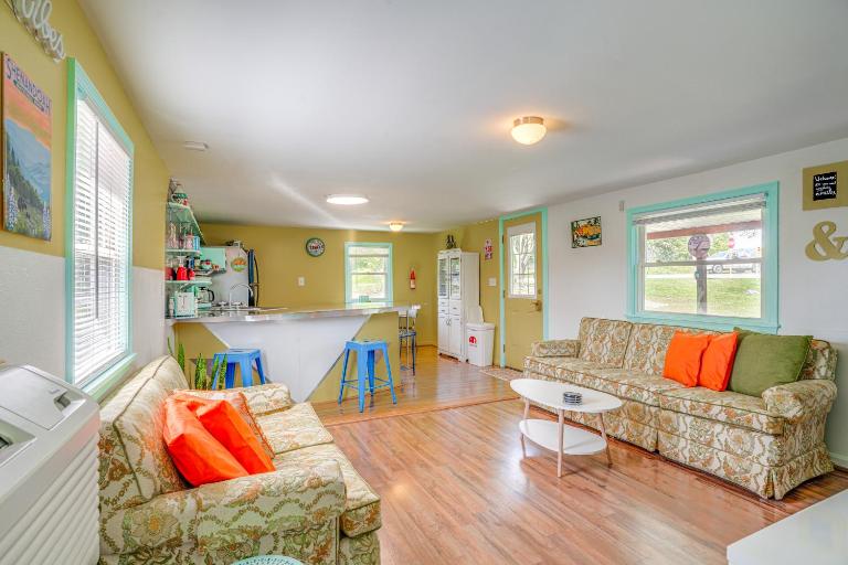 Waterfront Virginia Retreat w/ Canoe, Pets Welcome - B&B Rileyville