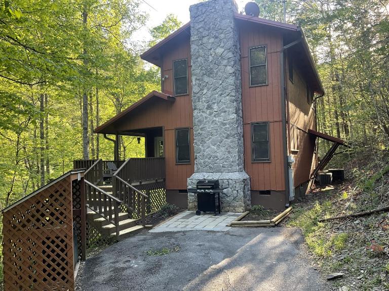 Southern Luxury Cabin with Fireplace and Grill - Ferienwohnung Sevierville