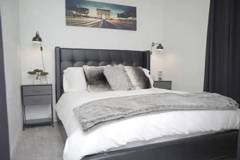2 Miles to Disneyland -FREE Parking! In Anaheim CA - Bed and Breakfast Anaheim