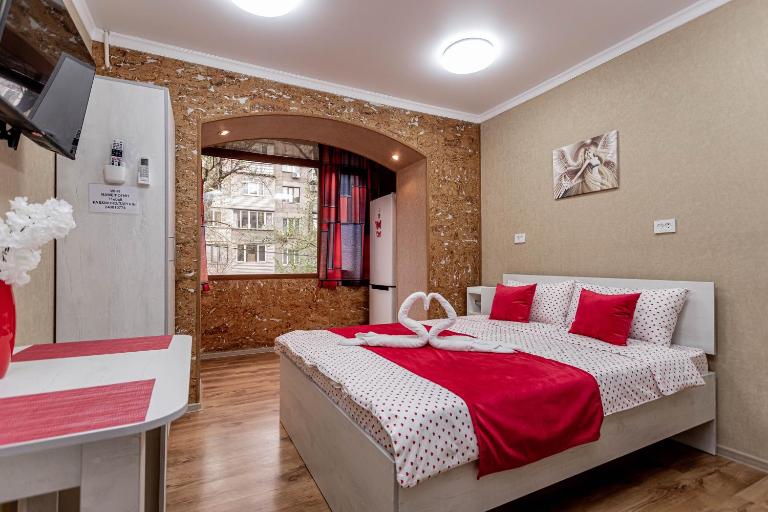 1-комнатная студия-2 в апарт-отеле на Толе би - B&B Almaty