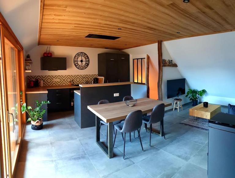 Superbe T3 Neuf avec terrasse + vue montagne - B&B Briançon
