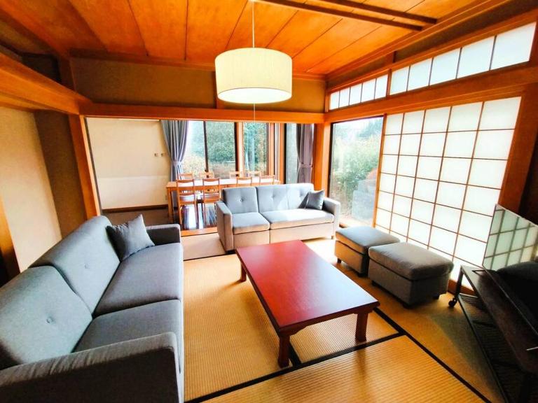 Nikko Vacation House - Near Station - 2 Parking - 4 bed room - 30sqm Living Room - Chambres d'hôtes Nikkō