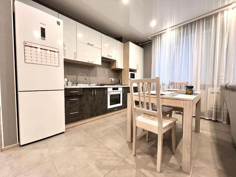 ApartPoltava Світла СТУДІЯ в НОВОМУ комфортному будинку, БІЛА АЛЬТАНКА Готельний чек - Ferienwohnung Poltawa