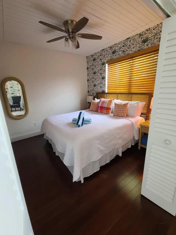 Duval Street Suite w parking and heated pool - Bed and Breakfast Key West