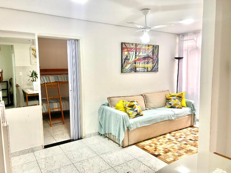 PG - Canto do Forte,1 VAGA,AR COND, Check in às 10H, 2 QD da praia, Wi-Fi - Bed and Breakfast Praia Grande