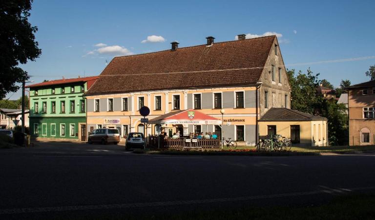 Restaurace Na Křižovatce - B&B Božanov