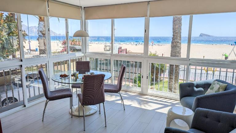 ESMERALDA sea front apartment - B&B Benidorm