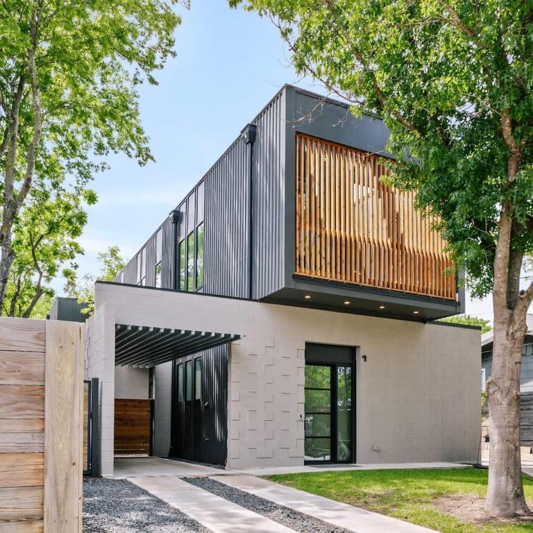 Luxury 3BR Home - Minutes from UT Campus - Bed and Breakfast Austin