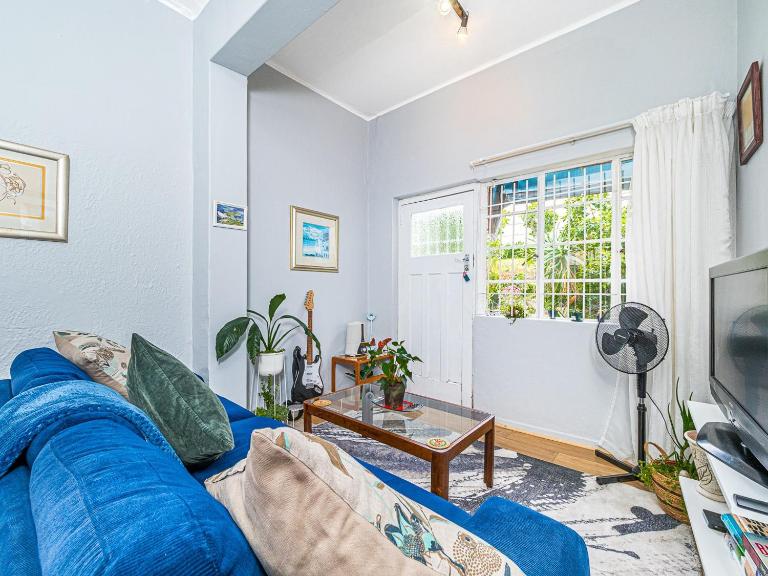 Cosy Victorian Style Full Apartment - B&B Cape Town