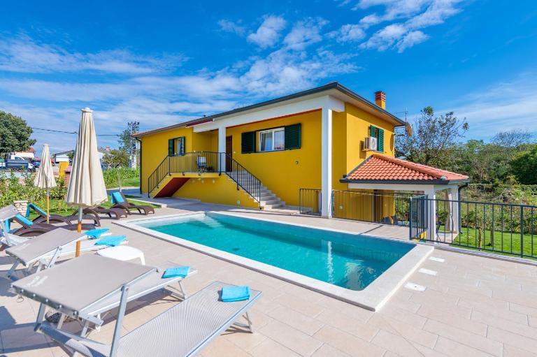 Villa Jole, a charming modern villa surrounded by rustic beauty - B&B Nedeščina