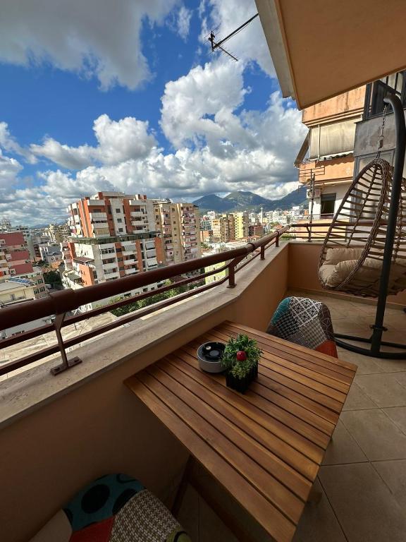 Urban Charm Studio with Balcony - B&B Tirana