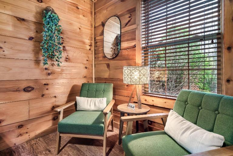 Mama Bear's Moonshine Ridge - B&B Gatlinburg