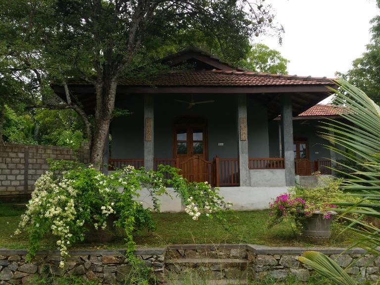 Tranquality Chalets - Bed and Breakfast Tangalle