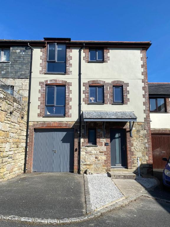 4 Bed House in Lovely Cornish Town - Chambres d'hôtes Saint Columb Major
