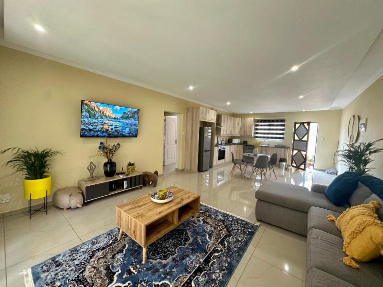 Six64 on Kingsway A3 2 bed - B&B eManzimtoti
