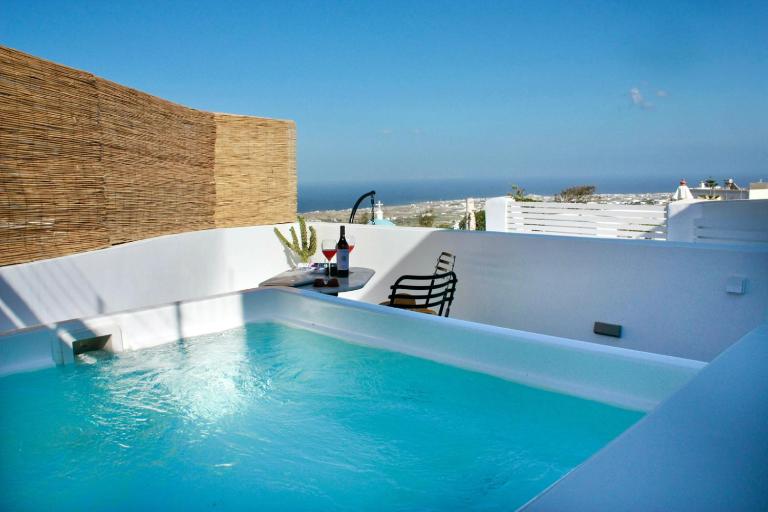 The Wine Cellar House by A Terre Cave Villas - Chambres d'hôtes Fira